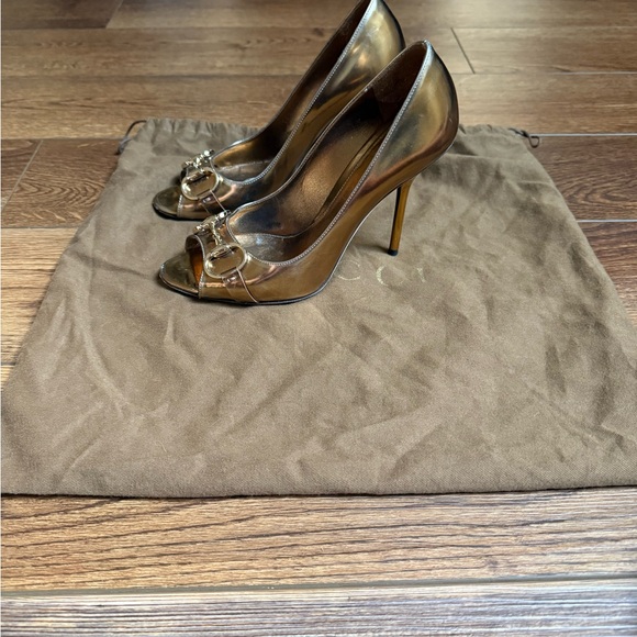 Gucci gold shoes with horse bit hardware - Picture 3 of 5